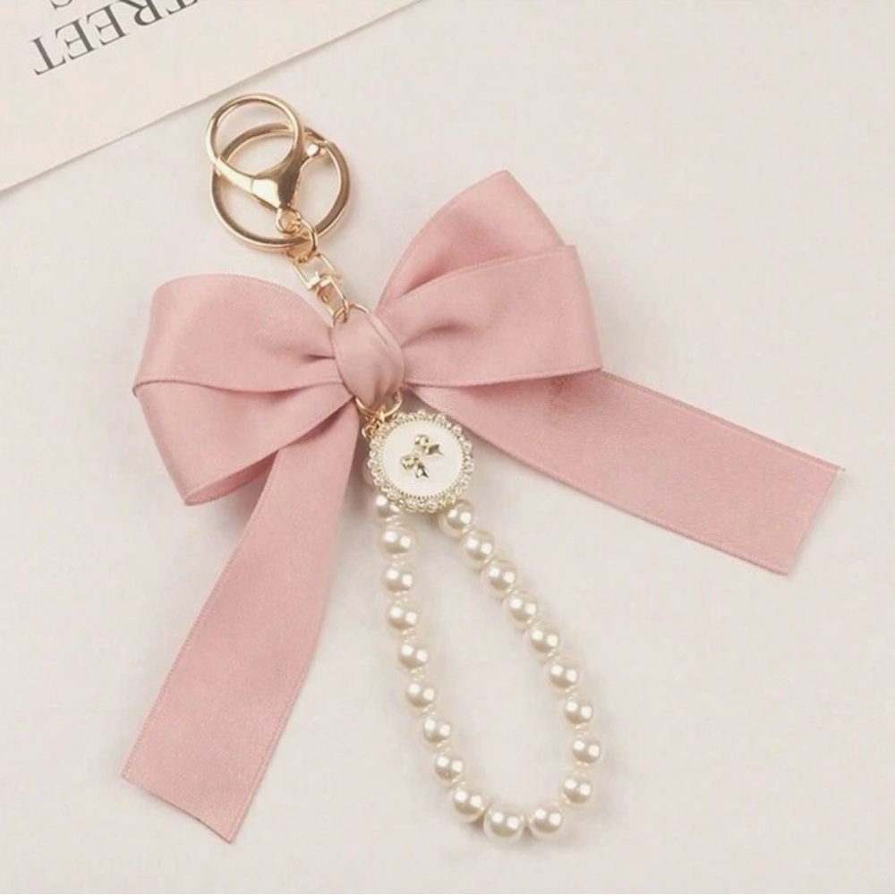NWT Elegant Pink Bow Keychain with Pearls - Picture 1 of 6